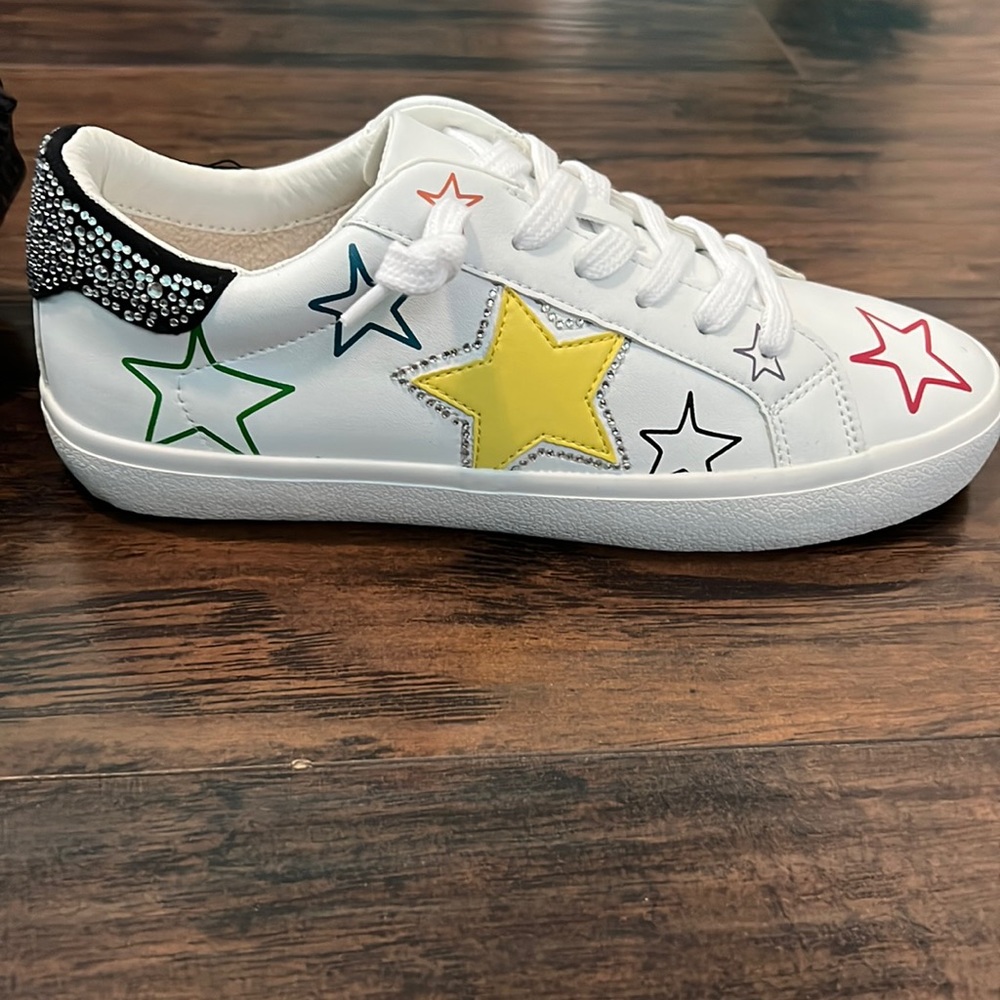 these are a size 8 in women’s, recommended for a child or somthing